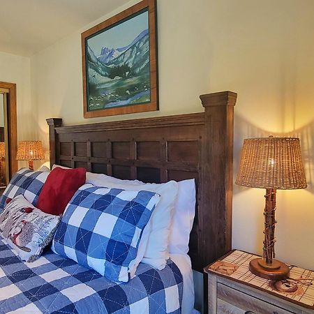 Four Seasons Getaway-Private Hot Spa With Pine Tree Views-Walk To Village And Pineknot Trailhead-Plus King Bed! بيغ بير لاكي، سان بيرناردينو، كاليفورنيا المظهر الخارجي الصورة