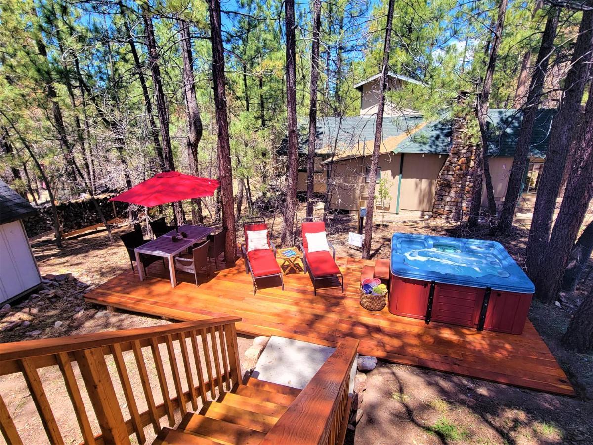 Four Seasons Getaway-Private Hot Spa With Pine Tree Views-Walk To Village And Pineknot Trailhead-Plus King Bed! بيغ بير لاكي، سان بيرناردينو، كاليفورنيا المظهر الخارجي الصورة