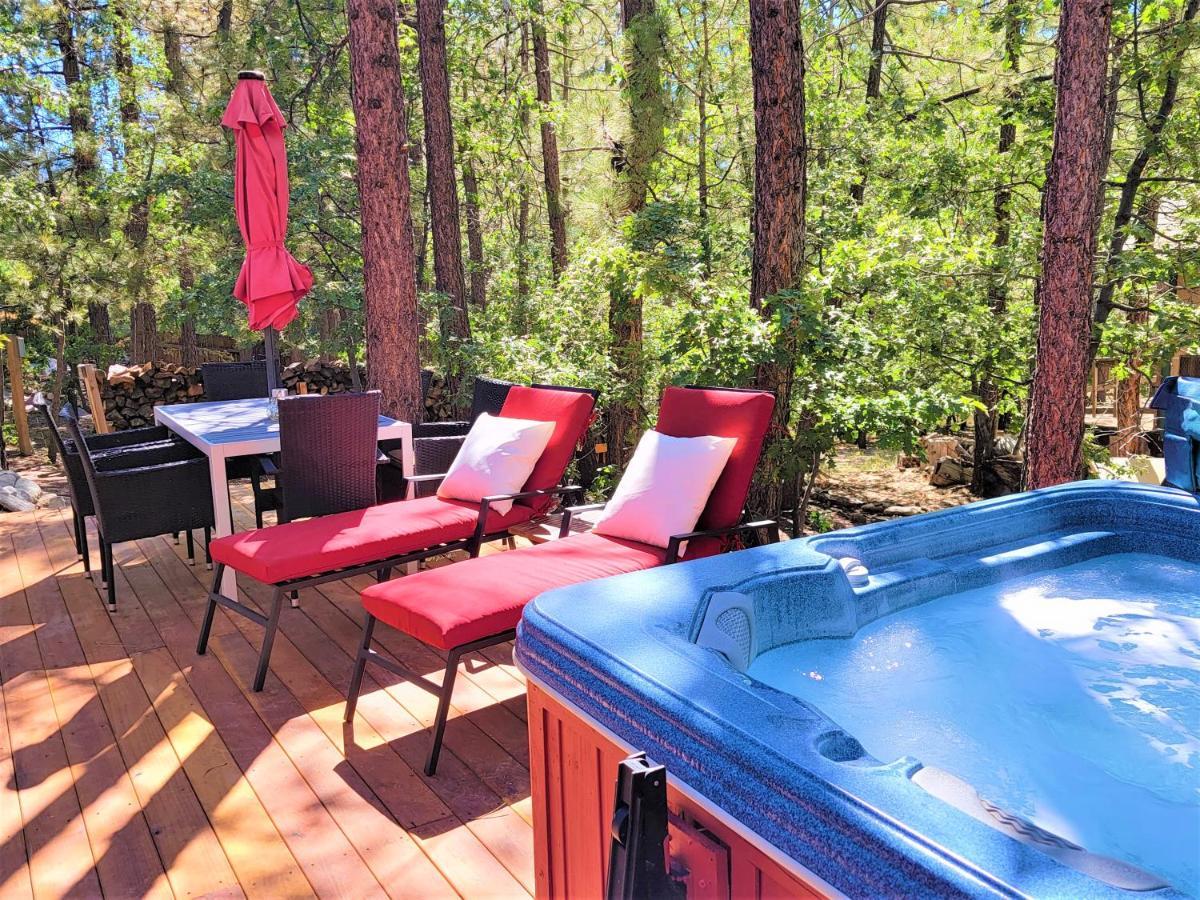 Four Seasons Getaway-Private Hot Spa With Pine Tree Views-Walk To Village And Pineknot Trailhead-Plus King Bed! بيغ بير لاكي، سان بيرناردينو، كاليفورنيا المظهر الخارجي الصورة