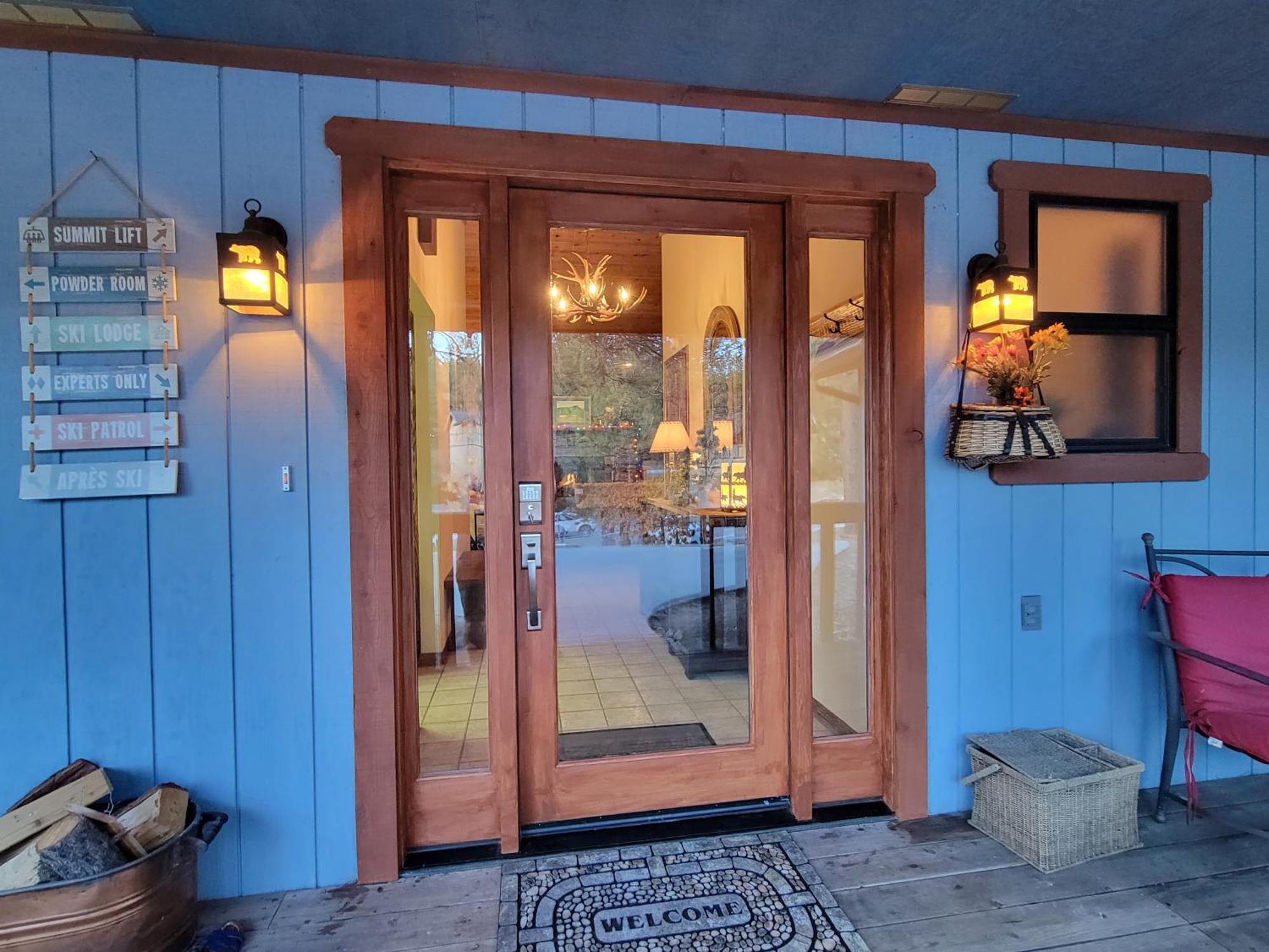 Four Seasons Getaway-Private Hot Spa With Pine Tree Views-Walk To Village And Pineknot Trailhead-Plus King Bed! بيغ بير لاكي، سان بيرناردينو، كاليفورنيا المظهر الخارجي الصورة