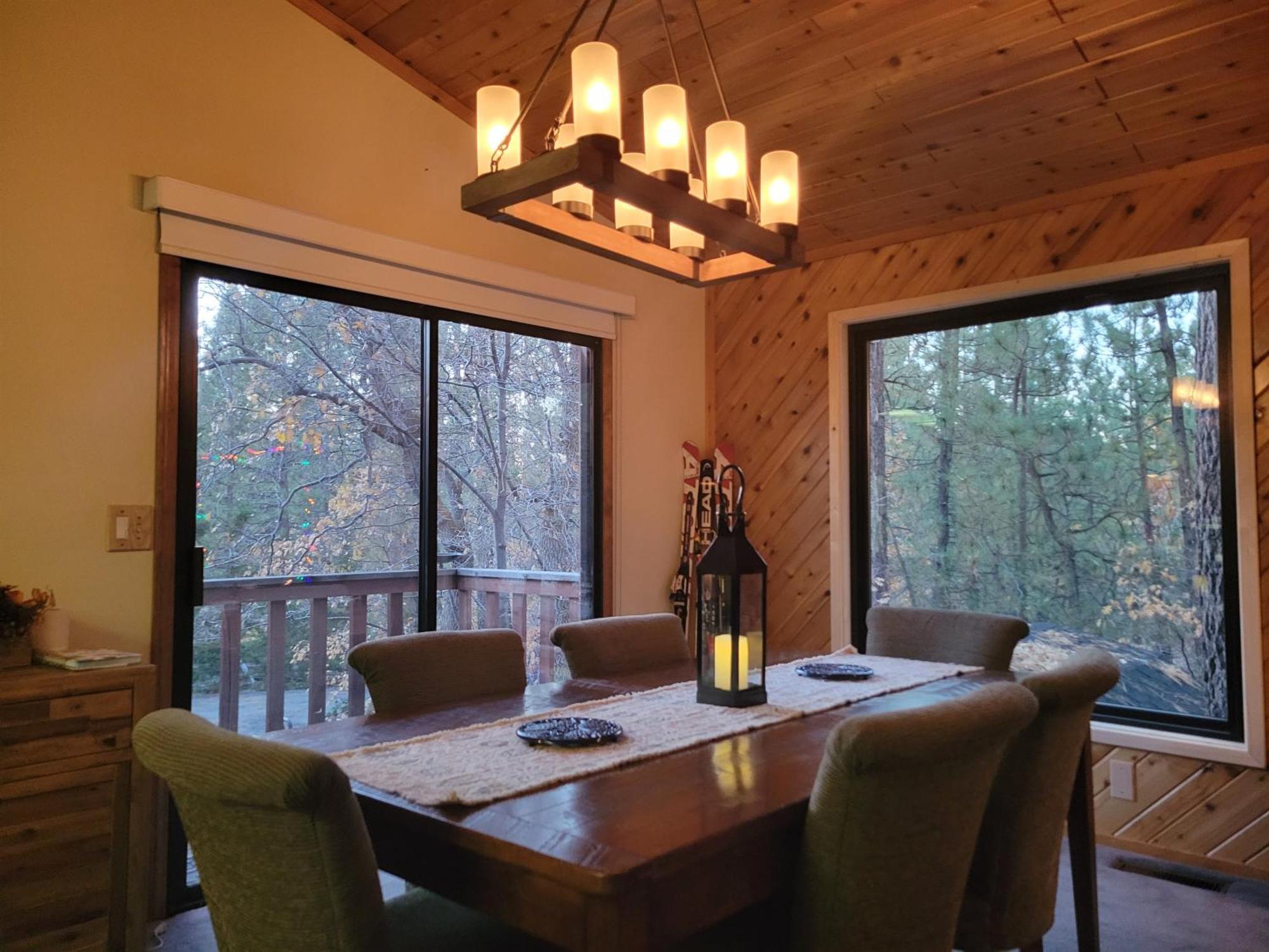 Four Seasons Getaway-Private Hot Spa With Pine Tree Views-Walk To Village And Pineknot Trailhead-Plus King Bed! بيغ بير لاكي، سان بيرناردينو، كاليفورنيا المظهر الخارجي الصورة